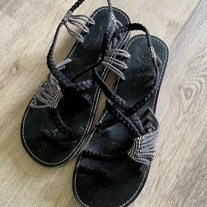 Black Minimalist Walking Sandals
